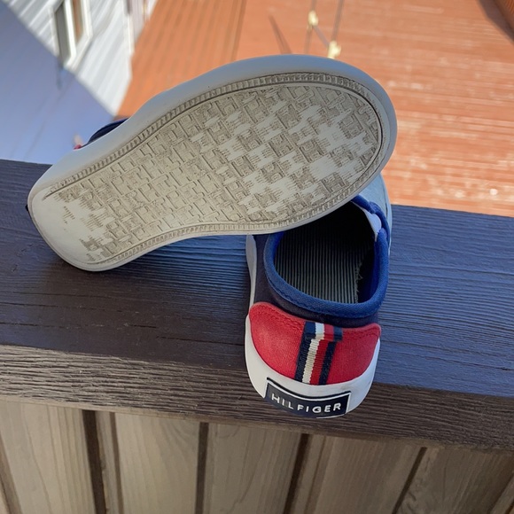 ⚡️flash sale! 3 for 10⚡️ Tommy Hilfiger kid’s sneakers - Picture 4 of 4